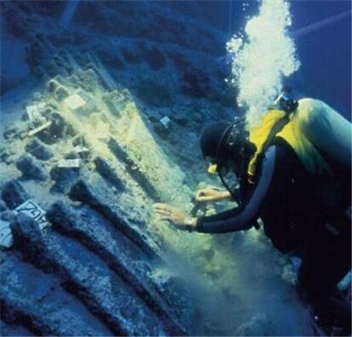 希腊海底城市之谜：科学家称不是人类建造，那究竟是何人所建？