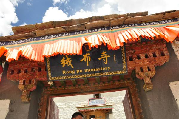 中国海拔最高的寺庙：绒布寺,海拔5150米(还在长高)