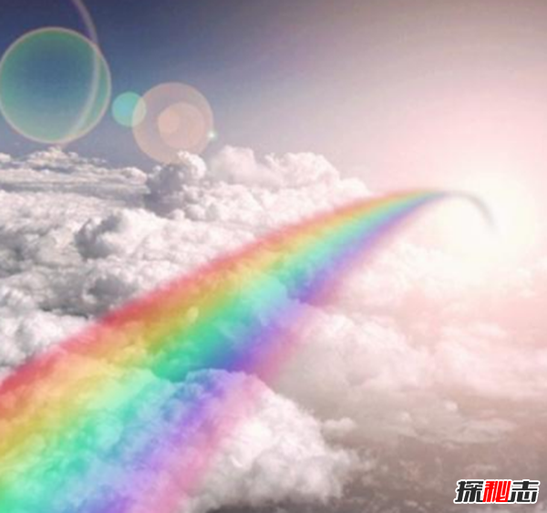 cn  二,单色彩虹   在接近日落或日出的降雨之后,这些彩虹更常见.