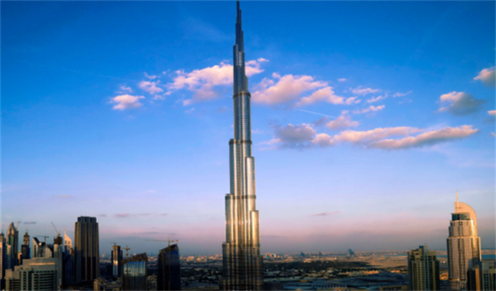 世界上最高的人造建筑 顶层可触摸云端（哈利法塔）