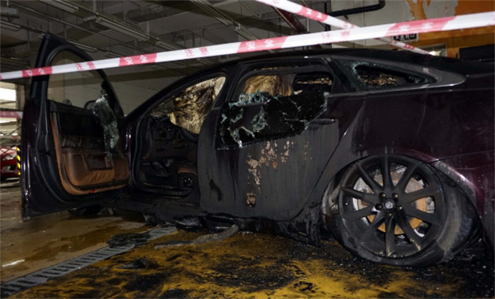 地下车库发生火灾多辆车被“炭烤” 汽车被烧毁怎么办