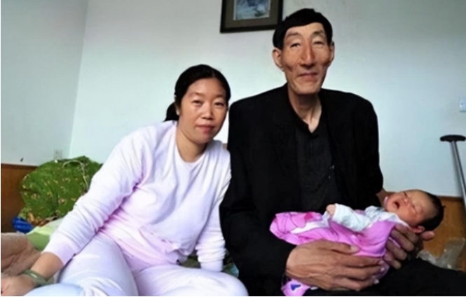 中国曾经最高的人鲍喜顺 他的儿子身高多少？（巨人儿子）