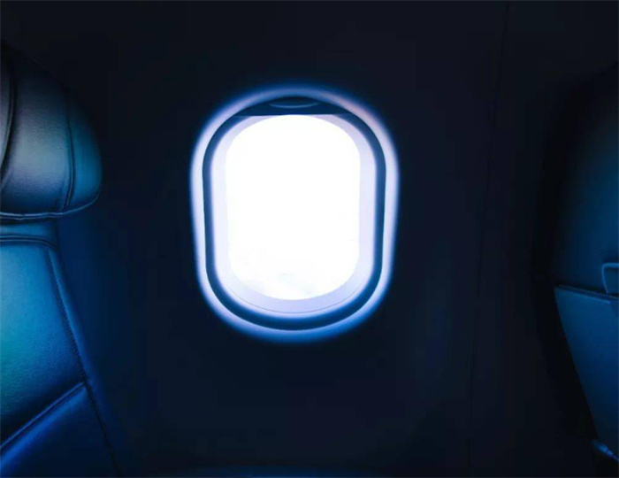 飞机窗户的底部有小孔 这是做什么用（机窗小孔）