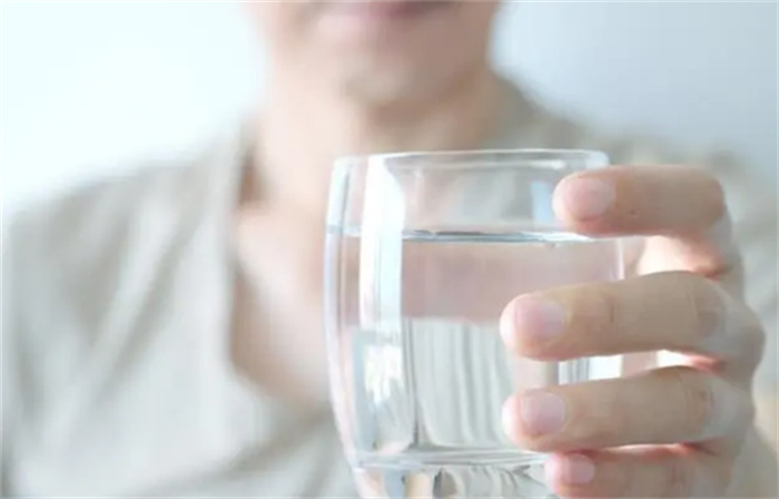 科学研究表明 多喝水可以降低疾病风险（喝水功效）