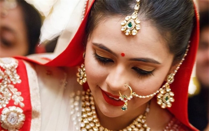 印度女人的地位 究竟有多低下 结婚之后不仅要戴鼻环还要戴脚铃
