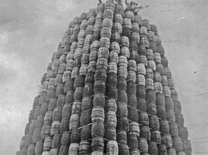 1929美国经济危机：禁酒令实施，大量啤酒被倒掉