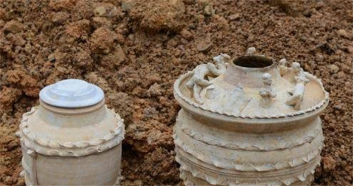 河南发现千年古墓，出土文物让人振奋，学者：我们领先世界2500年