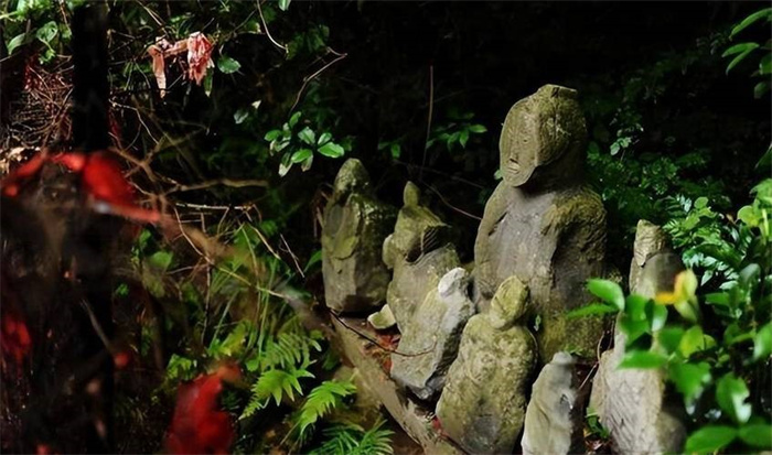 2010年湖南永州下暴雨 土中冲出奇异雕塑专家：规模超过兵马俑