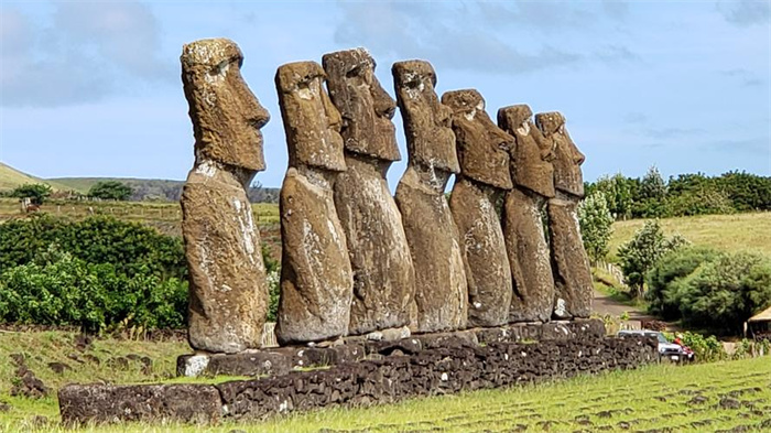 复活节岛神秘的巨石像  和外星人有关  为什么会奇怪地出现