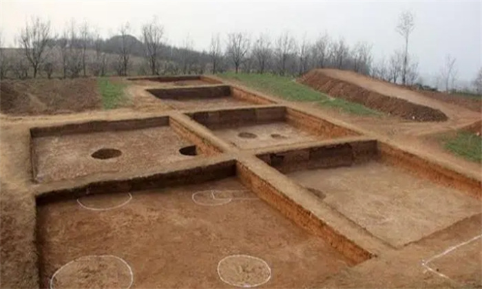 陕西一2亩地寸草不生，考古队挖掘10年，揭开秦国独特的殉葬方式