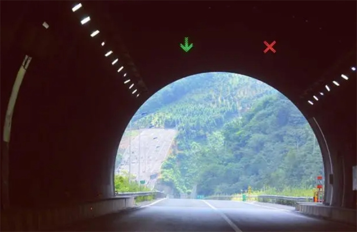 位于贵州的时空隧道，能让手机时间自动倒退，穿越是真的吗？