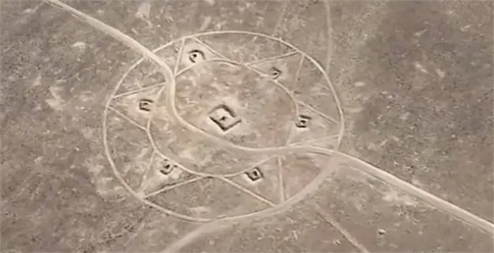 卫星曾在51区附近，拍到刻在地上的文字符号照片，是什么用途呢？
