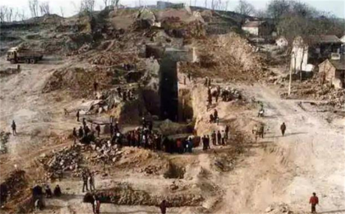 考古专家七年蹲守 挖出西汉第一古墓（西汉古墓）