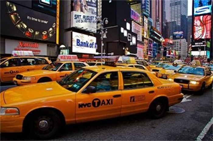 世界上最土豪的司机  穿金戴银在纽约开出租车  真不怕被抢