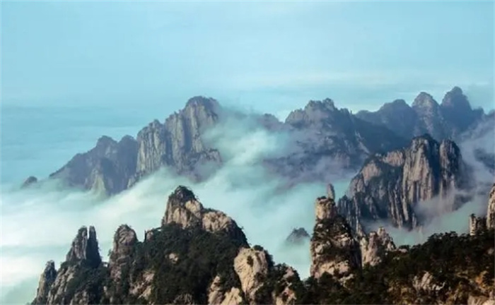 中国最赚钱的山，一年门票收入超过5亿元，连城市都要为它改名！