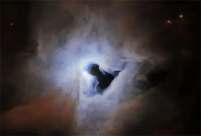 1350光年外，哈勃拍到神秘天体，外表就像宇宙中的一扇门