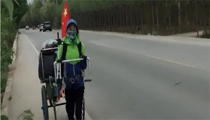 90后少女推车“富游”全国，徒步千里“走瘦了”，网友评论亮了