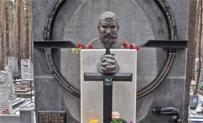 俄罗斯黑帮公墓  死了都要霸气侧漏  战斗民族精气神的源头
