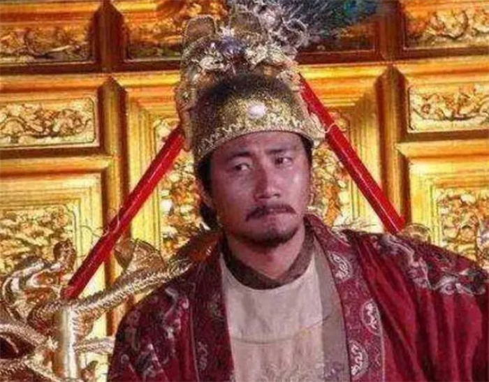 明朝一大臣常穿破衣服，朱元璋直夸他是清官，刘伯温：此人留不得