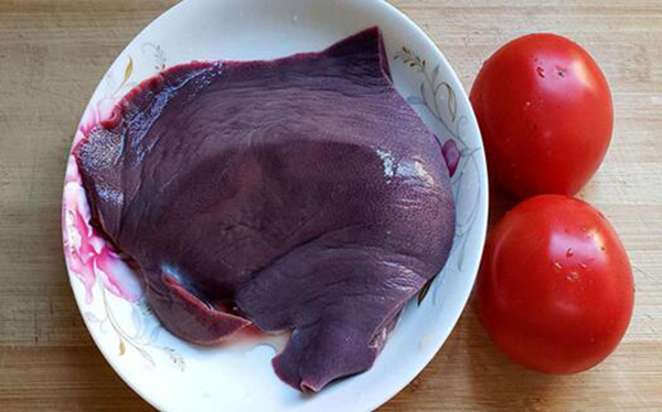 猪肝和西红柿可以一起吃吗 可以（一起吃营养价值高）(图2)