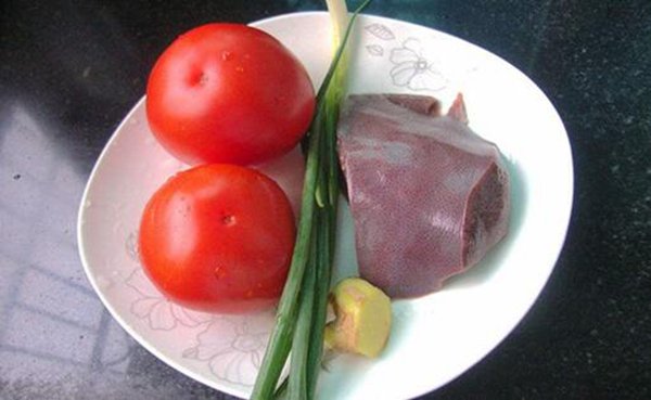 猪肝和西红柿可以一起吃吗 可以（一起吃营养价值高）(图1)