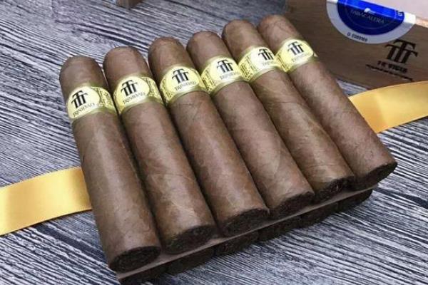 古巴千里达木盒雪茄图片