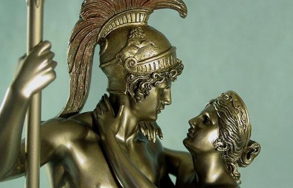 在古希腊众神中,阿佛洛狄忒跟宙斯是淫乱的代表