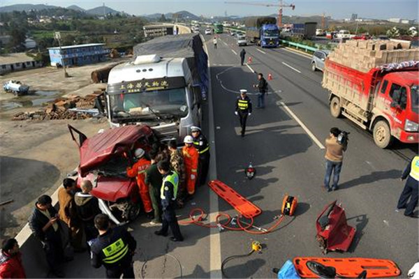 【中国最惨的十大车祸都有哪些？】图3