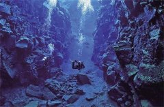 海底裂缝处频繁发出怪声 科学家为此深感担忧（马里亚纳海沟）