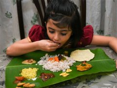 印度人为啥不用餐具 反而用手抓着吃（印度习惯）