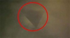 上海天空出现巨大的三角形UFO  躲在云层背后  （神秘物体）