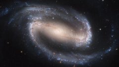 棒旋星系是什么？螺旋星系的一种，以SB表示(占三分之二)