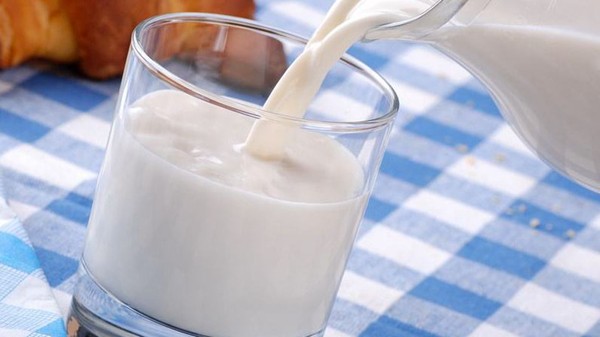 纯牛奶可以加热吗?纯牛奶加热有害处吗（45℃-50℃）(图1)