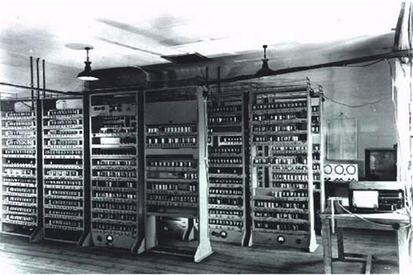 世界上第一台电脑产生于1946年是第一代计算机