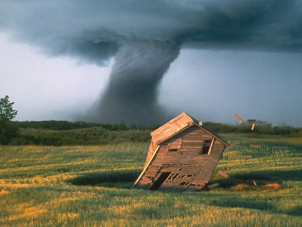 龙卷风国度——美国：龙卷风你能到别处去摧毁停车场吗 - 哔哩哔哩