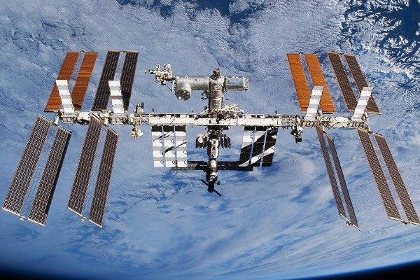 国际空间站属于人造天体吗?原来就连太空碎片和垃圾也是(图1)