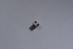 世界上最小的骰子:仅0.3毫米长(相当于红豆大小)