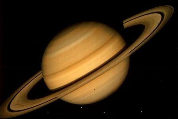 木星外面的环是什么，木星环为什么看不见/不发光不反光(图1)