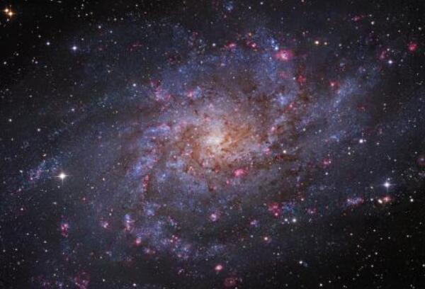 三角座星系大还是银河系大，三角座星系有生命吗/应该有(图1)