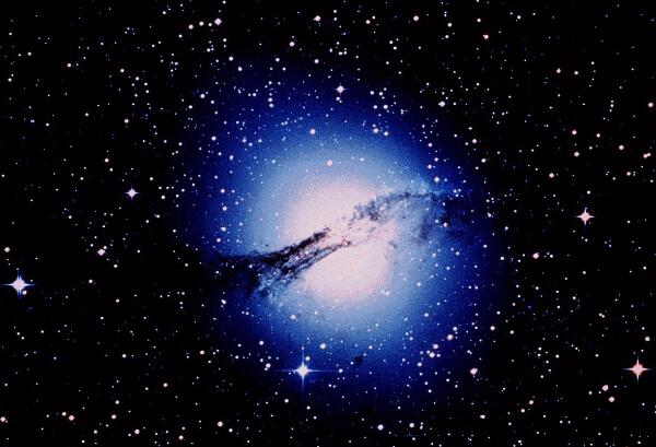 宇宙最大的恒星之一/可以裝下10億顆太陽紅巨星人馬座kw(太陽系中最大的星球)
