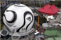 世界上最大的足球 高达43米（德国游乐园内叫团队之星）