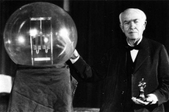 电灯是谁发明的？原来电灯第一人并非爱迪生，竟是钟表匠