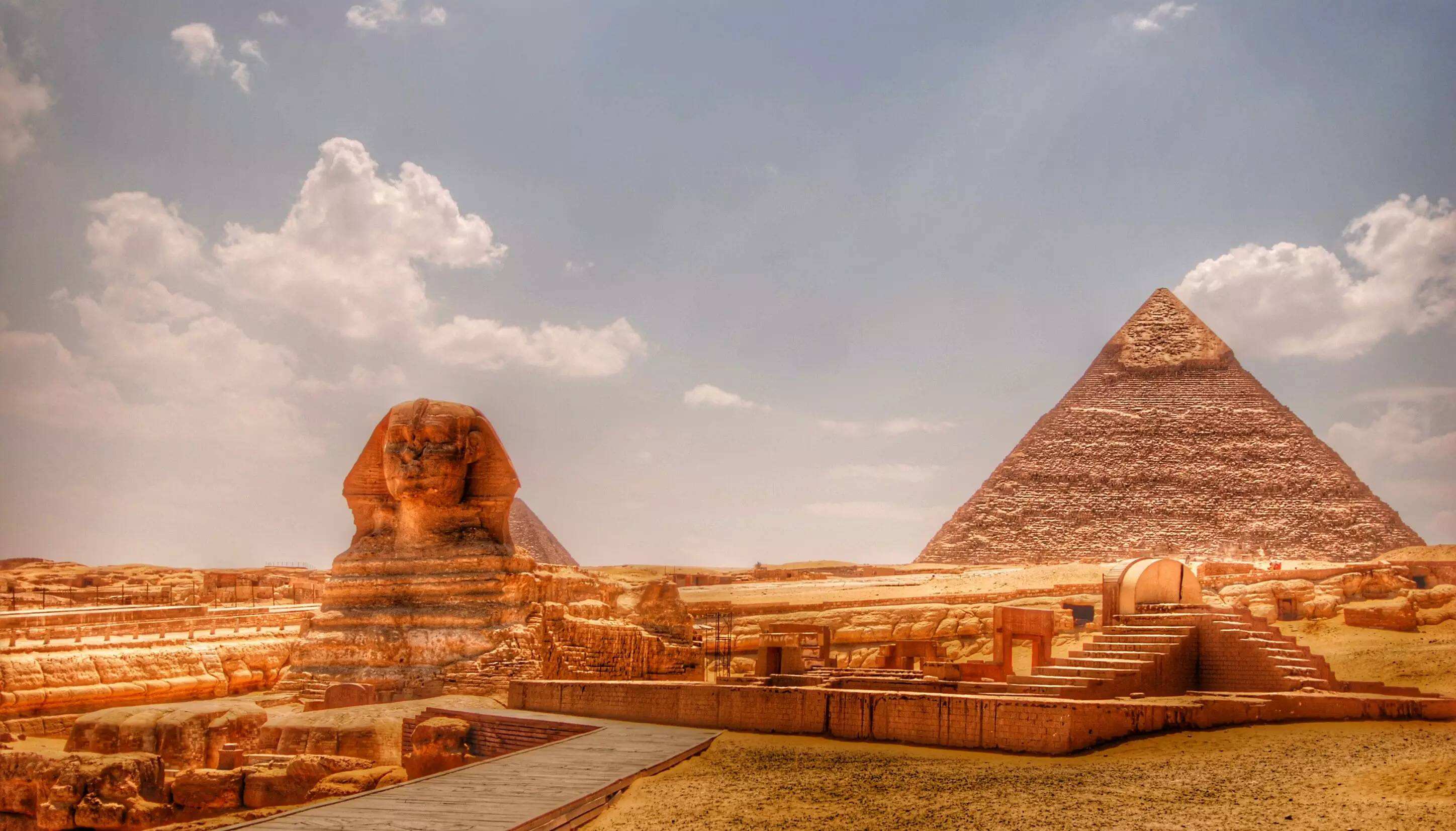 古代埃及金字塔是怎样建造起来的？_百度知道