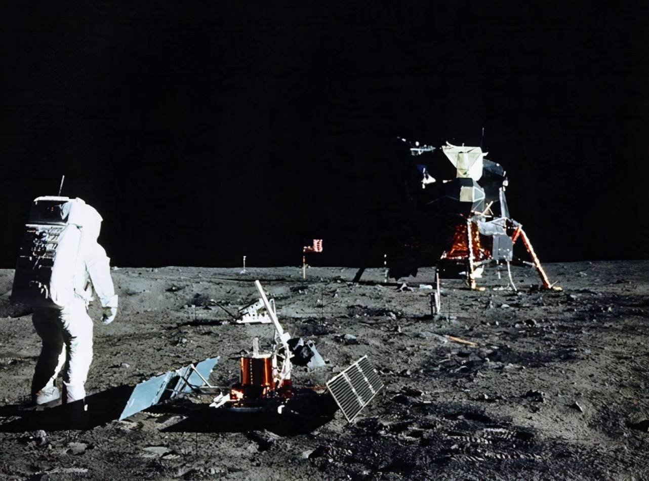 宇航员在月球摄影图__科学研究_现代科技_摄影图库_昵图网nipic.com