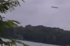 美国北卡州湖上空惊现UFO:固特异飞艇，二十万播放量