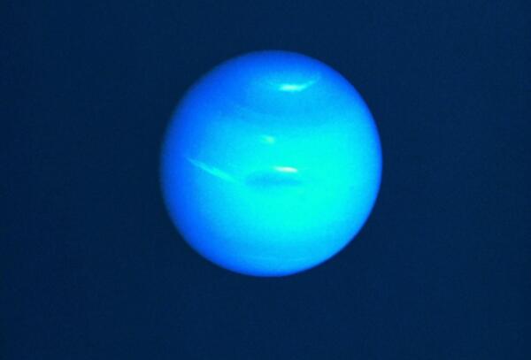 海王星是什么颜色，蓝色（因大气中有甲烷存在/吸收红橙光）(图6)