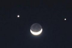 双星伴月是什么意思(两个星体和一个月亮同时被观测到)