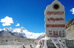 珠穆朗玛峰属于我国与哪个国家的交界处：(尼泊尔)