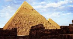 在埃及的金字塔附近有了惊人发现，距今千年之久的木乃伊现身