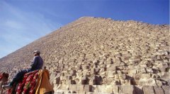 金字塔当时是怎么建成的，利用230万石块，揭秘金字塔建造之谜